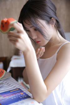 她在丈夫面前被玩耍了