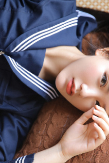 上楼梯每走一步顶一下客厅